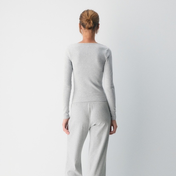 Aritizia  HomeStretch™ Rib Scoopneck Longsleeve - Picture 6 of 10